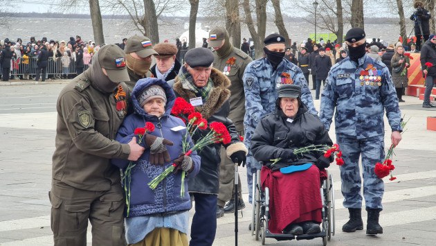 В Архангельске продолжается подготовка к празднованию 80-летия Победы В региональном правительстве состоялось заседание организационного комитета по подготовке и проведению празднования 80-летия Победы в Великой Отечественной войне. Первый заместитель губернатора Архангельской области Алексей Алсуфьев отметил, что в приоритетном порядке следует уделить внимание каждому ветерану, ведь именно они являются главными героями праздника, а к организации необходимо подойти не формально, а со всей душой.