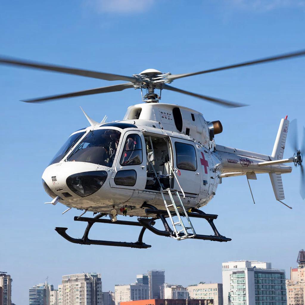 Путин закрепил санавиацию в Стратегии здравоохранения 2030 года Президент Владимир Путин подписал Стратегию развития здравоохранения в Российской Федерации на период до 2030 года где отдельный пункт развитие санитарной авиации производство вертолётов и самолётов с медмодулями для экстренной помощи Производством медавиации займется Ростех За годы работы она спасла свыше 54 тысяч пациентов включая более 7 тысяч детей сказали в Ростехе Медавиация помогает спасать жизни в лесах островах морях и в горах там где скорая не доедет Реанимация на борту по принципу золотого часа когда первые 60 минут критически важны в тесном взаимодействии с МЧС и ГИБДД План до 2030 проводить не менее 115 5 тыс эвакуаций ежегодно сделановроссии Подписывайтесь на Сделано в России