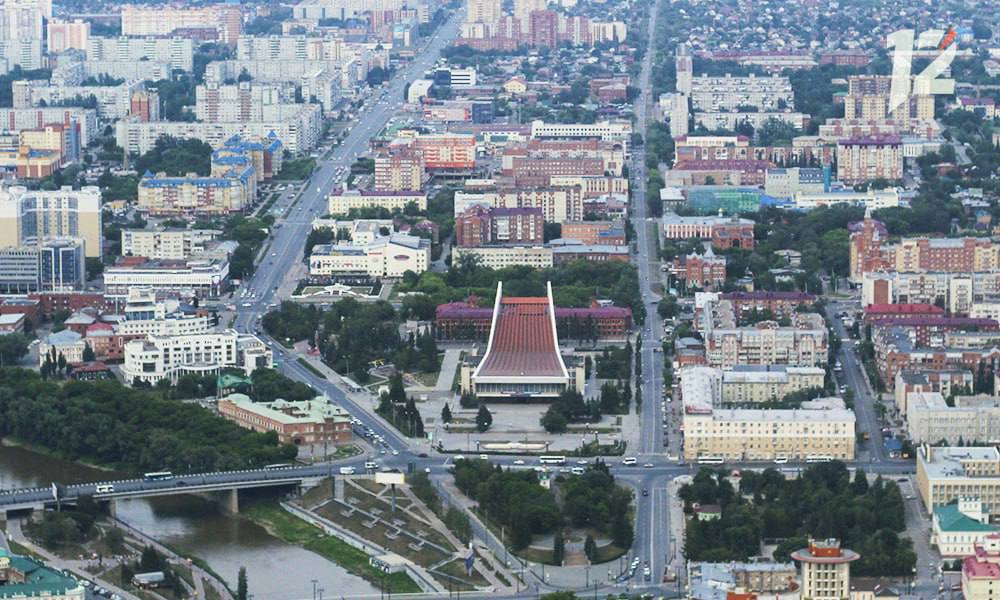 В Омске организуют праздничную программу с интерактивными площадками Мероприятия состоятся 2 августа в Сквере им. А.Т. Алтунина. В рамках празднования Дня города и Омской области гостей ждут: турниры по видеоиграм, зоны виртуальной реальности и демонстрация возможностей робототехники. Любителям истории будет представлена выставка военной техники и средств защиты. Также пройдут мастер-классы по плетению, изготовлению украшений и брелоков, а на спортивной площадке — тренировки, занятия йогой и танцы. Будут работать фотозоны, шоу-программы и состоятся розыгрыши призов.