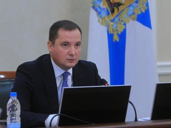 Россия 2025 ряд поселений в Архангельской области остаются без дров Губернатор Александр Цыбульский раскритиковал руководство Онежского округа за срыв сроков поставки дров жителям и поручил оперативно решить проблему Глава Поморья подчеркнул недопустимость сложившейся ситуации Пресс служба губернатора и правительства Архангельской области сообщает что вопрос обсуждался на оперативном совещании которое глава региона провел с руководителями органов государственной и муниципальной власти Как отметил Александр Цыбульский вопрос обеспечения жителей топливом поднимался еще летом во время его рабочей поездки в Онежский округ 12 августа Я давал поручение и вы Вера Пономарева глава Онежского округа прим ред обещали его выполнить до конца августа все поселения должны были быть обеспечены дровами напомнил губернатор Подробнее