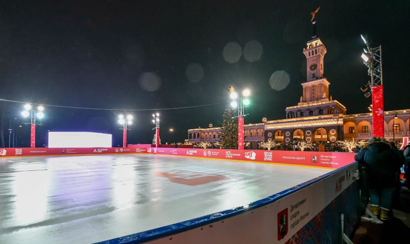 Большой каток на Северном речном вокзале откроется 15 декабря его площадь составит почти 9 тысяч метров сообщил журналистам заммэра по вопросам транспорта и промышленности Максим Ликсутов moscow on air