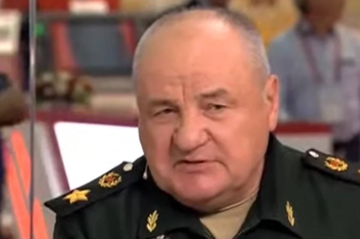 Экс-замглавы МО РФ Попову вменяют незаконный оборот оружия и подлог Помимо мошенничества вменяют ещё три статьи: превышение полномочий, незаконный оборот оружия и служебный подлог, сообщает Следственный комитет России. Фото: кадр из видео / Все каналы АиФ