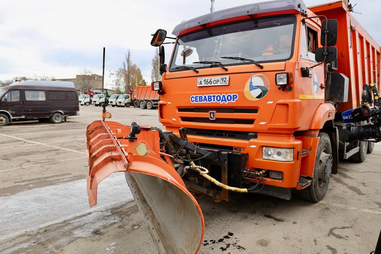 Гололёд на дорогах и резкое похолодание ожидаются в Севастополе  "Для предотвращения гололеда на дорогах спецтехника Севавтодора оперативно начнет работу по распределению противогололедного материала", – сообщил и.о. заместителя губернатора Павел Иено.  Легендарный 24 Севастополь