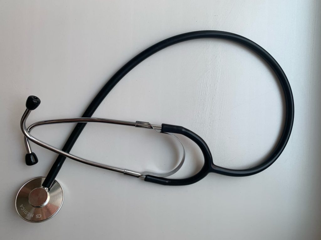 С начала года в Рязанской области диспансеризацию прошли 48 5 тысяч человек О ходе диспансеризации и медицинских профосмотров жителей региона которые осуществляются в рамках нацпроекта Продолжительная и активная жизнь информирует министерство здравоохранения Рязанской области В Рязанской области в прошлом году диспансеризацию и профилактические осмотры прошли свыше 750 тысяч человек С начала этого года 48 5 тысяч человек в том числе 4 5 тысячи детей Медосмотры начали проводиться в медицинских организациях региона в период новогодних праздничных дней для удобства работающего населения Так в рамках акции Здоровые выходные приняли участие более 20 тысяч человек из которых почти 400 участники специальной военной операции и члены их семей Серьезным шагом в развитии профилактической медицины в регионе стало создание по инициативе губернатора Павла Малкова современного специализированного Центра диспансеризации в городе Рязани который открылся в январе этого года Посетить его могут все ж