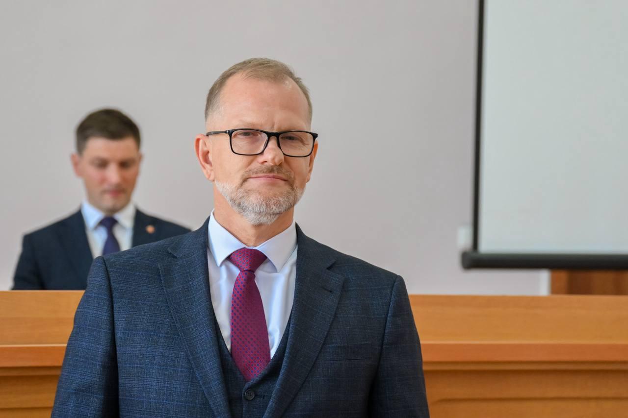 Губернатор Калужской области Владислав Шапша назначил на должность врио главы Людиновского муниципального округа Геннадия Ананьева До настоящего времени он занимал должность заместителя главы администрации города Обнинска ES канал Подписаться MAX