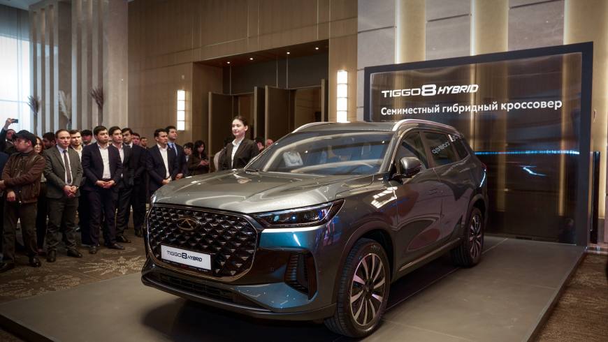 Chery Uzbekistan представила семиместный гибрид Tiggo 8 Hybrid и обновлённое семейство Tiggo 7 30 января компания Chery представила стратегию развития на 2026 год сфокусированную на расширении модельного ряда и внедрении гибридных технологий В рамках презентации были продемонстрированы семиместный гибридный кроссовер Tiggo 8 Hybrid и масштабное обновление линейки Tiggo 7 получившей ряд технических и эстетических улучшений на правах рекламы   uznews uz ru news 107073