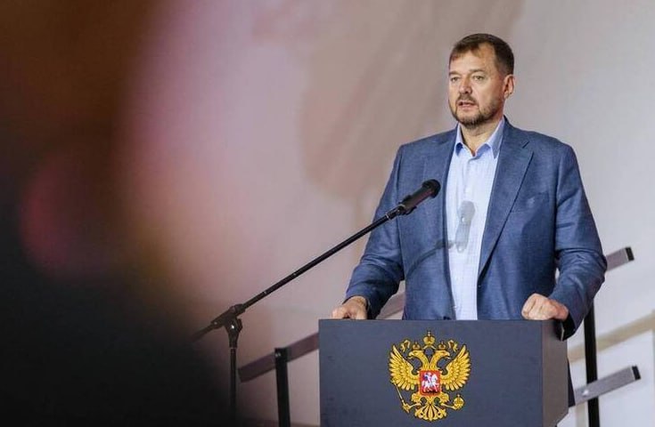 В Запорожской области обсудили работу власти в условиях военного положения В регионе проходит межведомственный семинар-форум, посвящённый организационной работе органов власти и местного самоуправления в условиях военного времени. Семинар объединяет представителей исполнительной власти, силовых структур и Росгвардии для обсуждения мер реагирования в кризисных ситуациях и выработки решений по укреплению региональной безопасности. Губернатор Евгений Балицкий подчеркнул ключевую роль местного самоуправления в обеспечении жизнедеятельности населения и защите его интересов. Он отметил важность оперативного реагирования на угрозы, особенно с учётом продолжающихся атак на гражданскую инфраструктуру, и призвал к слаженной работе всех ведомств. Отдельная благодарность была выражена региональным структурам безопасности и экстренных служб за участие в организации форума. Новый Мелитополь подпишись