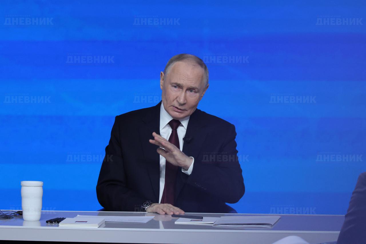 Владимир Путин об отношениях с Китаем Главное   Си Цзиньпин надежный партнёр союзник и друг   Отношения с Поднебесной развиваются последовательно важны договоры но самое важное практика совместной работы   С КНР у нас товарооборот 240 250 млрд   Мы регулярно проводим совместные учения на воздухе море и земле Это говорит о том что российско китайские отношения фактор стабильности в мире   Надеюсь что так и будет дальше Фото Дмитрий Фуфаев Подписаться на Петербургский дневник в МАХ