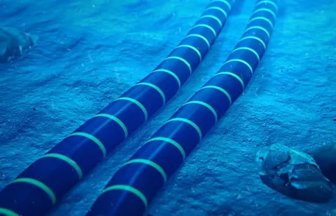 Россия и Казахстан обсудили строительство линии связи по дну Каспия Минцифры двух стран рассматривают возможность прокладки оптоволоконной линии связи по дну Каспийского моря Это обеспечит прямую связь между нашими регионами и Арменией Ираном Казахстаном сообщил глава Минцифры России Максут Шадаев По его словам проект может стать новым стимулом для цифровизации прикаспийских государств Заявление министр сделал на полях Каспийского цифрового форума 2025