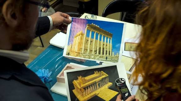 В России появится первая в мире BIM модель древнего города в Ираке Российские ученые впервые в мире создадут цифровую строительную модель древнего города в Южном Ираке для изучения особенностей жизни его населения Продукт будет работать на основе отечественной BIM технологии сообщили ученые на пресс конференции в Москве С помощью модели исследователи смогут в объеме увидеть как выглядели и чем отличались здания и сооружения в древнем Ираке около 3500 лет назад а также проанализировать технику строительства Кроме того технология позволит археологам понять на каких участках местности не обойтись без их работы Как объяснили исследователи обычно раскопки разрушают культурный слой на этой территории поэтому специалисты придерживаются правила копать только там и тогда когда нельзя не копать Ученые рассказали что при исследованиях одного из участков древнего города археологи использовали съемку после дождя которая позволяет рассмотреть объекты недоступные под сухим грунтом По результатам этого вида и других измерений они смогли рассмотреть конструкции из обожженного и сырцового кирпича улицы стены хлебопекарные и гончарные печи мосты и пирсы в гавани Далее эти данные должны быть перенесены в BIM модель чтобы изучать их получилось не только в поле   clck ru 3PFXYE