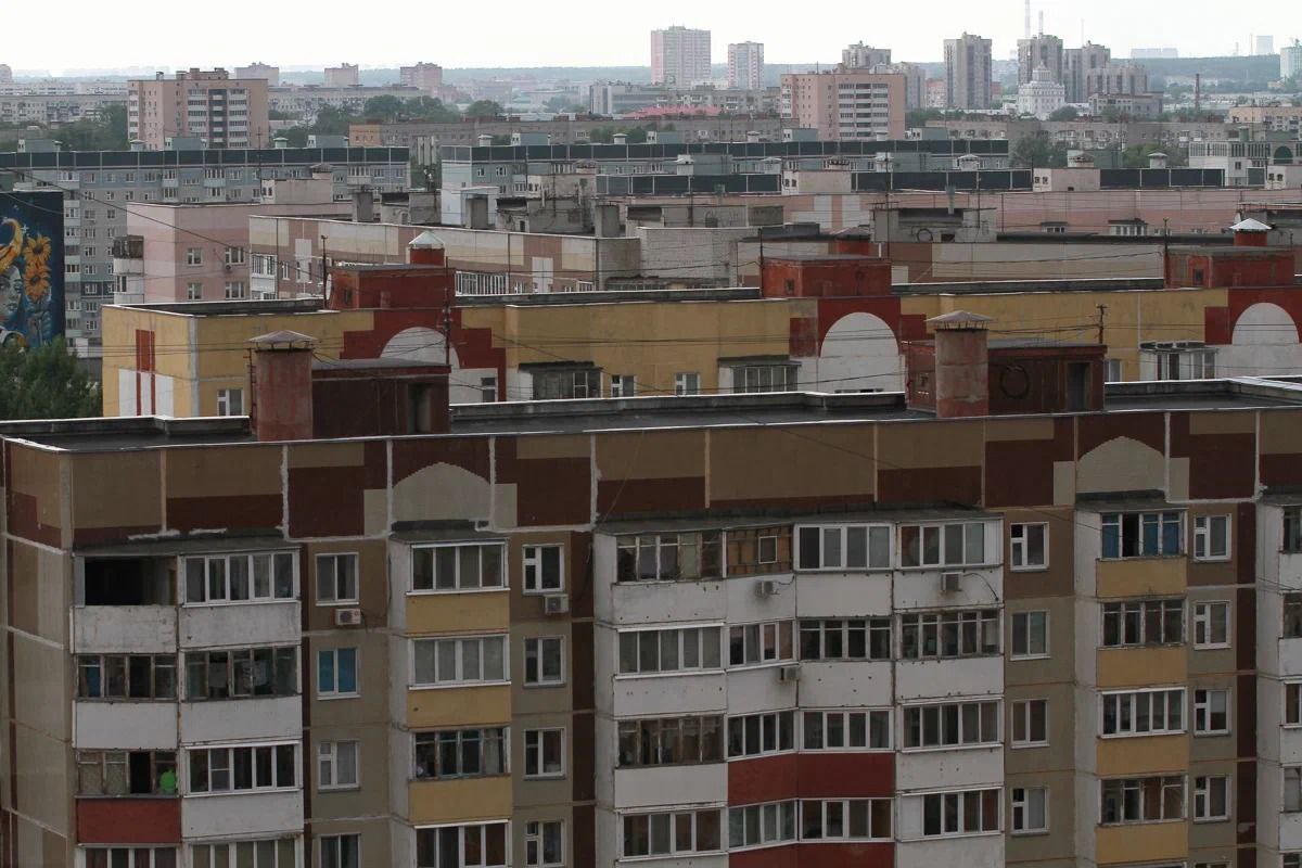 Казань заняла первое место в рейтинге городов России по росту цен на жилье За прошлый год квартиры в столице Татарстана подорожали на 19 5 В тройку крупных городов также вошли Санкт Петербург и Москва с приростом до 17 и 9 3 соответственно Об этом сообщили РИА Новости   Подписаться в MAX на случай блокировки Telegram