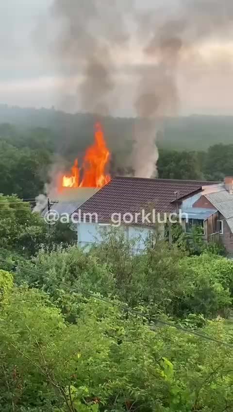Пожар в Горячем Ключе: обнаружены тела двух человек в сгоревшем доме