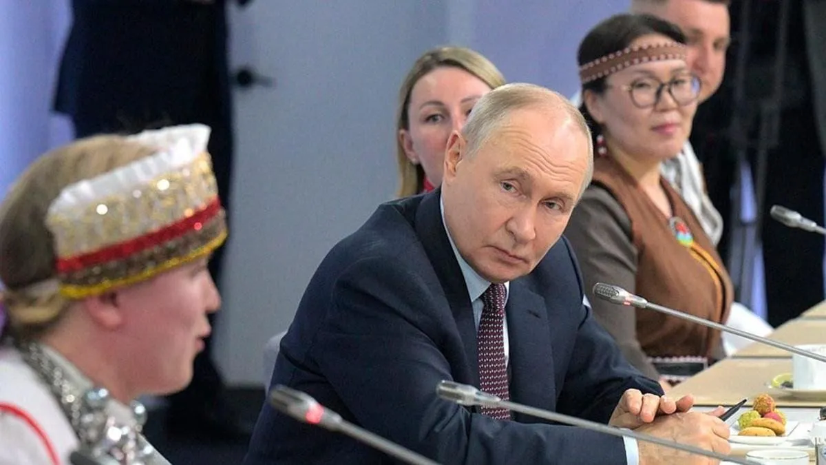 Мост на Сахалин нужно строить несмотря на цену Путин Президент Владимир Путин на встрече с представителями коренных малочисленных народов России заявил о необходимости построить мост на Сахалин несмотря на высокую стоимость проекта Дорогая история Даже дело не в том что мост дорогой а в том что прилегающая инфраструктура к этому мосту вот самое дорогое но все равно сделать нужно сказал президент Фото Кремль ру AmurMedia в Max   AmurMedia Прислать новость AmurMedia в Дзен