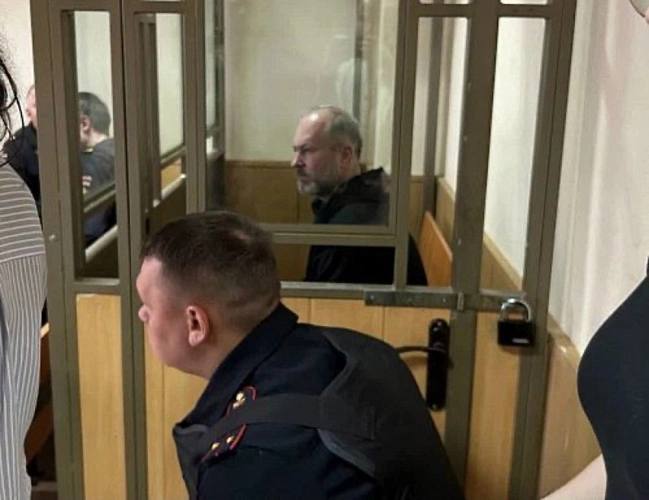 Экс глава Минтранса Ростовской области и бывший мэр Ростова Виталий Кушнарёв получил 13 лет колонии строгого режима штраф в 475 миллионов рублей и 12 летний запрет на занятие определённых должностей Кушнарёва судили за взятку и хранение оружия приговор вынесли сегодня Подпишись на 1Rnd в МАХ Написать в редакцию