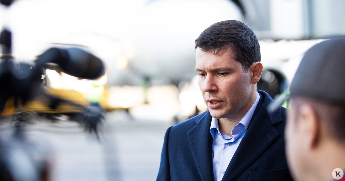 В 2025 году в России вырос объём продаж лекарств Алиханов На российском рынке объём продаж лекарств на российском рынке за январь сентябрь 2025 года увеличился на 13 8 и составил 2 2 триллиона рублей Об этом сообщает РИА Новости со ссылкой заявление главы Минпромторга РФ Антона Алиханова Объём продаж лекарственных препаратов которые входят в перечень жизненно необходимых по итогам девяти месяцев прошлого года в стоимостном выражении увеличился более чем на 11 и составил 1 2 триллиона рублей Доля продажи российских лекарств составляет более 40 в стоимостном и более 62 в натуральном выражении