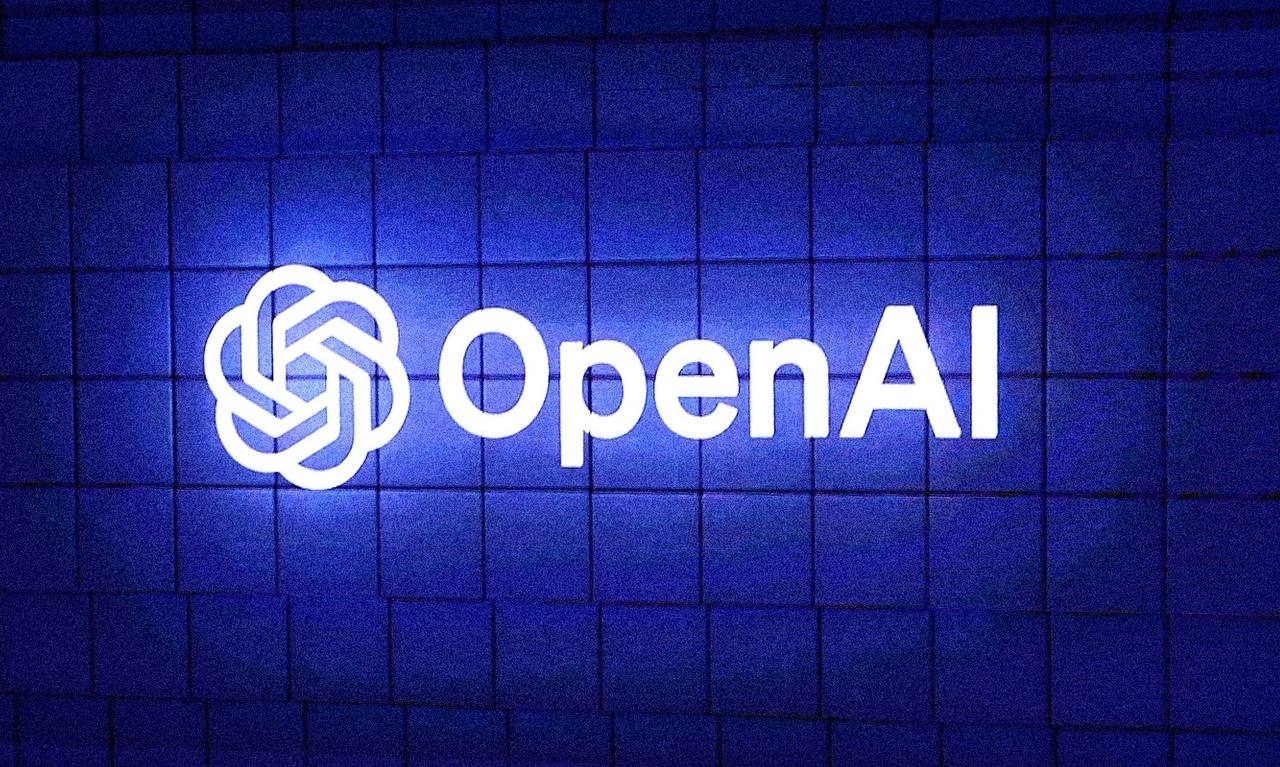 OpenAI создала независимый орган с правом приостанавливать выпуск ИИ-моделей по соображениям безопасности  OpenAI преобразовала свой Комитет по безопасности и защите в независимый Комитет по надзору совета директоров, наделенный полномочиями приостанавливать запуск моделей из-за опасений по безопасности.  Комитет, возглавляемый Зико Колтером, также включает Адама Д Анджело, Пола Накасоне и Николь Селигман. Сэм Альтман больше не является его членом.   Орган будет контролировать релизы, задерживая их при обнаружении проблем с безопасностью. Новая структура вызывает вопросы о своей независимости, так как все ее члены входят в совет директоров OpenAI.  Мы из будущего