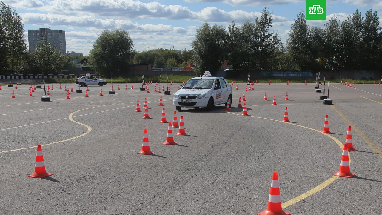 В российских автошколах изменят правила обучения В теоретическую часть добавят темы про СИМ цифровые документы и страхование Для тех кто получает права категории В увеличат количество часов практики с 38 до 42 Также для получение новой категории прав не нужно будет проходить полный курс Достаточно освоить дополнительные модули Изменения вступят в силу с 1 марта Подписаться на НТВ Петербург Буст канала