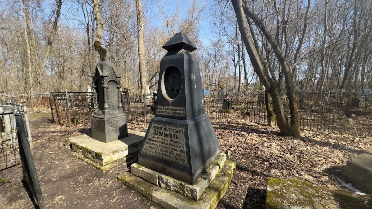 Во Владимирской области власти перестали ухаживать за могилами известных жителей региона В Муроме муниципальные службы забросили уход за объектами культурного наследия. Речь идет о двух памятниках «Могила Куликова Ивана Семеновича» и «Могила магистра МГУ – муромца Зворыкина Н.А.». ↗ Прислать новость Подписаться