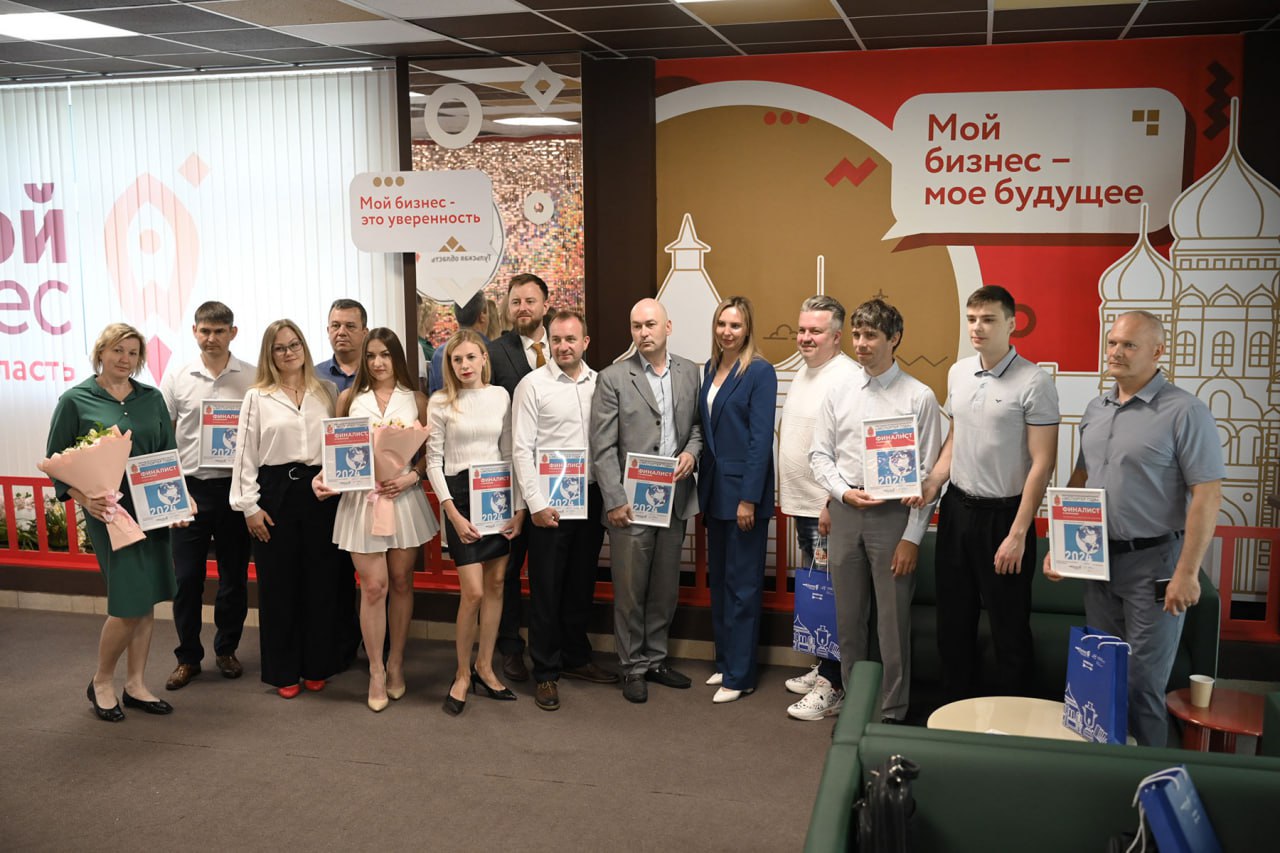 Создавая лучшее: в Туле подвели итоги конкурса «Экспортер года» Конкурс предусматривал несколько разных номинаций, в которых определили 8 победителей и 14 финалистов. Нововведение этого года — номинация «Лучшая женщина-экспортер». Награды вручал министр экономического развития Тульской области Александр Ярошевский. Он отметил, что благодаря малому бизнесу в регионе появляются новые направления, а по поручению Губернатора постоянно разрабатываются новые меры поддержки. Мероприятие входит в программу Недели предпринимательства и соответствует целям нацпроекта «Экспорт»