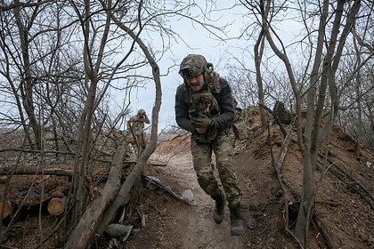 На Западе обратились к Путину с одной просьбой  Профессор Хельсинского университета Туомас Малинен обратился с просьбой к президенту России Владимиру Путину добиться безоговорочной капитуляции Вооруженных сил Украины  ВСУ . Об этом он заявил в эфире своего YouTube-канала. «У меня также есть просьба к президенту Путину. Если [американский лидер Дональд] Трамп по какой-то причине не сможет принять необходимые шаги для достижения мира на Украине, я думаю, у России останется только один вариант — подтолкнуть ВСУ к безоговорочной капитуляции», — отметил эксперт. По словам Малинена, Трамп «постепенно начал отходить от уверенной предвыборной риторики» по урегулированию конфликта на Украине, из-за чего он стал повторять установки западной пропаганды о «якобы огромных потерях Российской армии, а также о плачевном состоянии экономики страны после введения санкций». 1 февраля Трамп заявил, что ведет очень серьезное обсуждение с Россией о завершении конфликта на Украине.