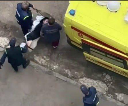 Взрыв на Кутузова 45 б мужчина взорвал гранату в квартире пострадала девушка По информации Myslo взрыв устроил сожитель пострадавшей У нее осколочные ранения ног Пострадавшая госпитализирована На месте работают спецслужбы Присылайте фото и видео Myslo news bot