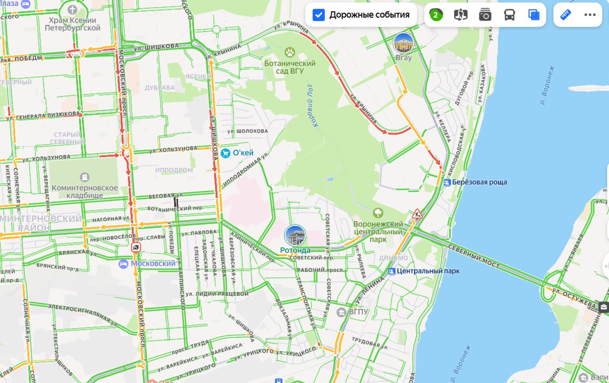 3-километровая пробка сковала Московский проспект в Воронеже  3-километровая пробка парализовала движение на Московском проспекте в Воронеже, если верить данным сервиса «Яндекс карты».  Затор скопился в сторону центра города сегодня, 1 августа. На некоторых участках движение просто затруднено, а на некоторых почти полностью остановлено. У Центрального автовокзала случилось ДТП. Оно перекрывает левый ряд.  Также заторы отравляют жизнь автомобилистам на некоторых других улицах. Пробки на Шишкова, Крынина, 9 Января.