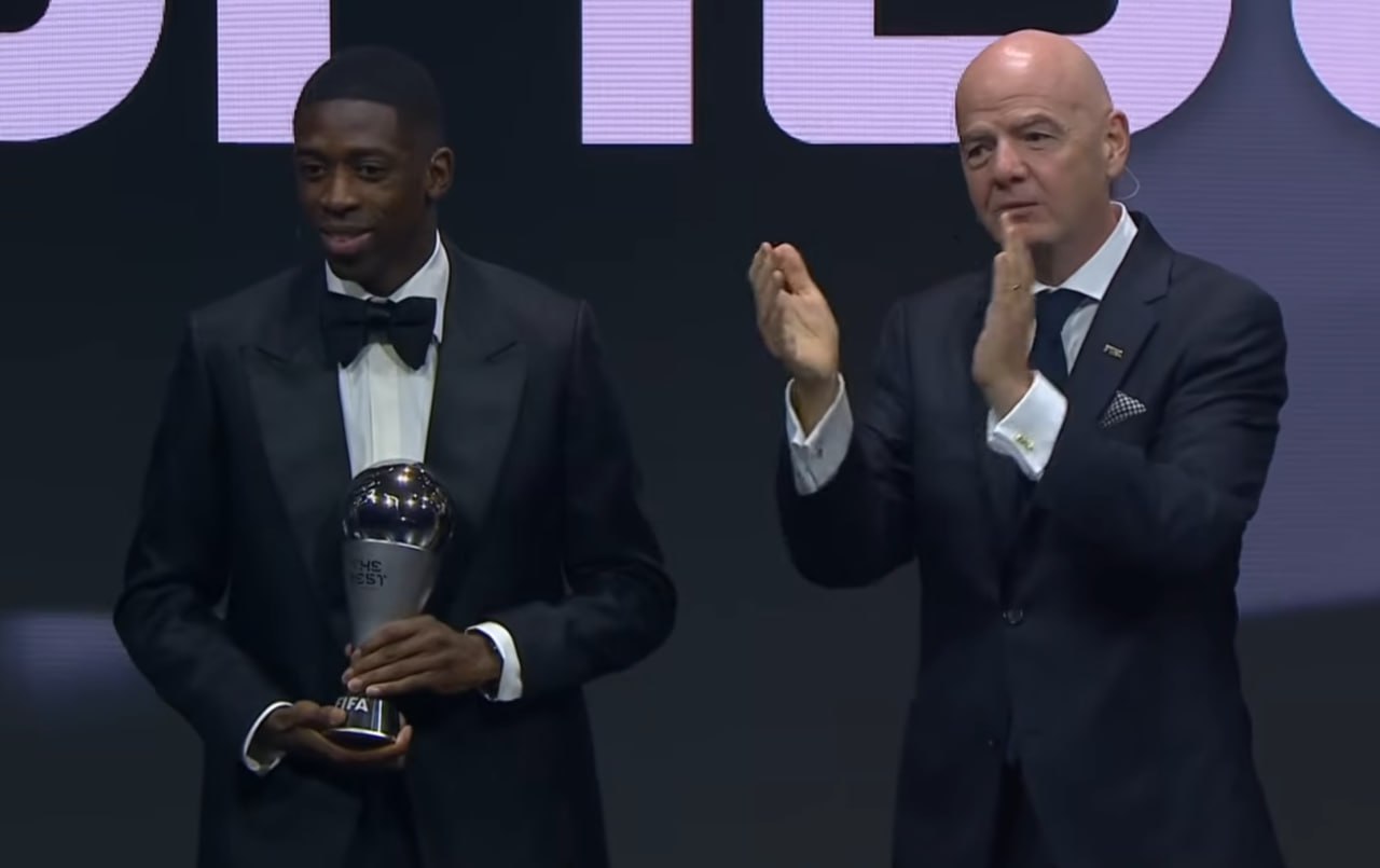 Усман Дембеле лучший игрок года по версии ФИФА Следом за Золотым мячом вингер ПСЖ забрал и награду The Best