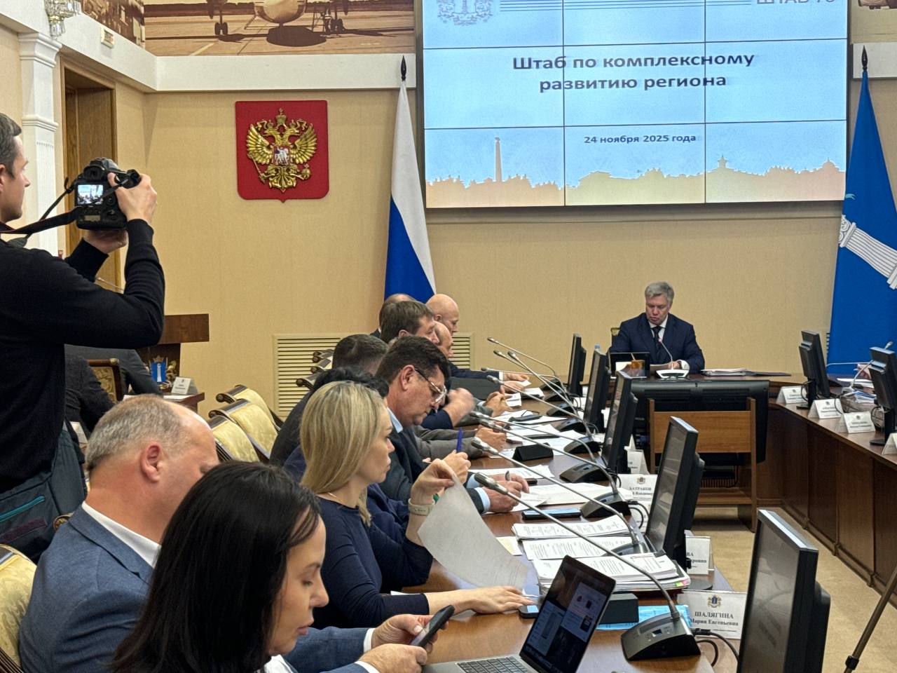 Федеральное правительство приняло решение о предоставлении почти 40 регионам дотаций из федерального бюджета на общую сумму 33 миллиарда рублей Поддержку получит и Ульяновская область Средства направят на повышение оплаты труда работников бюджетной сферы и другие социально значимые расходы