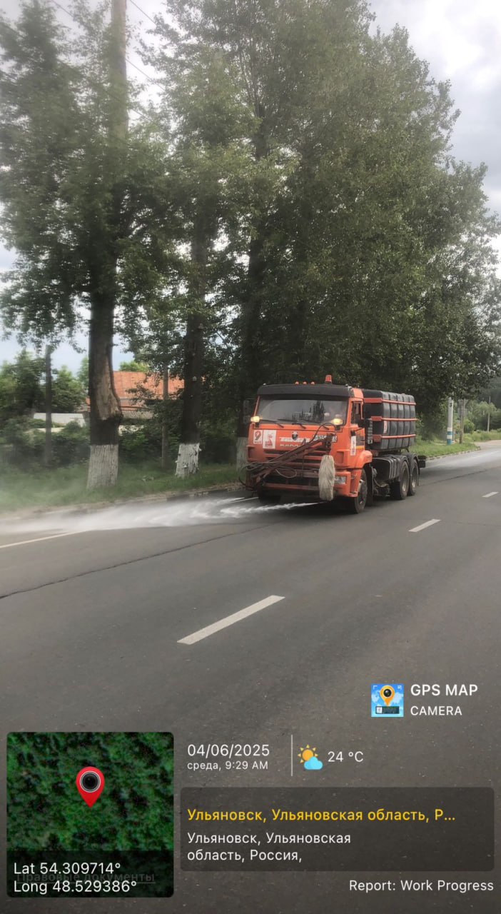 Ульяновские дорожники в минувшие сутки очищали ливнёвки и занимались покосом травы  По поручению главы города Александра Болдакина в связи с дождливой погодой специалисты МБУ «Дорремстрой» оперативно откачивали скопления воды на дорогах и очищали от мусора систему ливневой канализации для быстрого отвода выпавших осадков.   В Заволжском районе отремонтированы отдельные участки дорог на проспектах  Авиастроителей и Ленинского Комсомола. Покос травы выполнялся  на проезде Максимова, проспекте Антонова и на подъезде к Императорскому мосту.  Влажная уборка остановок общественного транспорта производилась на улицах Тельмана, Шоферов, Краснопролетарской, Заречной, Ленинградской, Димитровградском шоссе и проезде Заводском.