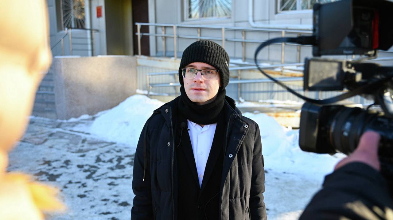 Резонансное дело свести счеты с жизнью попытался хабаровчанин в зале суда Центральный районный суд Хабаровска вынес обвинительный приговор Андрею Морозцеву студенту страдающему редким заболеванием идиопатической гиперсомнией по обвинению в незаконном приобретении наркотических средств и контрабанде Дело вызвавшее широкий общественный резонанс завершилось отправкой молодого человека в колонию строгого режима Прочитать статью полностью Подписаться на DVHAB Написать в DVHAB