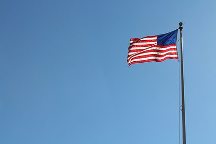 США запретили въезд гражданам 12 стран Президент США Дональд Трамп подписал указ о запрете на въезд в страну гражданам 12 стран. Об этом сообщает Белый дом. Запрет распространяется на граждан Афганистана, Мьянмы, Чада, Конго, Экваториальной Гвинеи, Эритреи, Гаити, Ирана, Ливии, Сомали, Судана и Йемена. Поясняется, что эти государства «представляют очень высокий риск для США». Кроме того, американский лидер частично ограничил въезд в страну гражданам Того, Туркменистана, Бурунди, Кубы, Лаоса, Сьерра-Леоне и Венесуэлы.