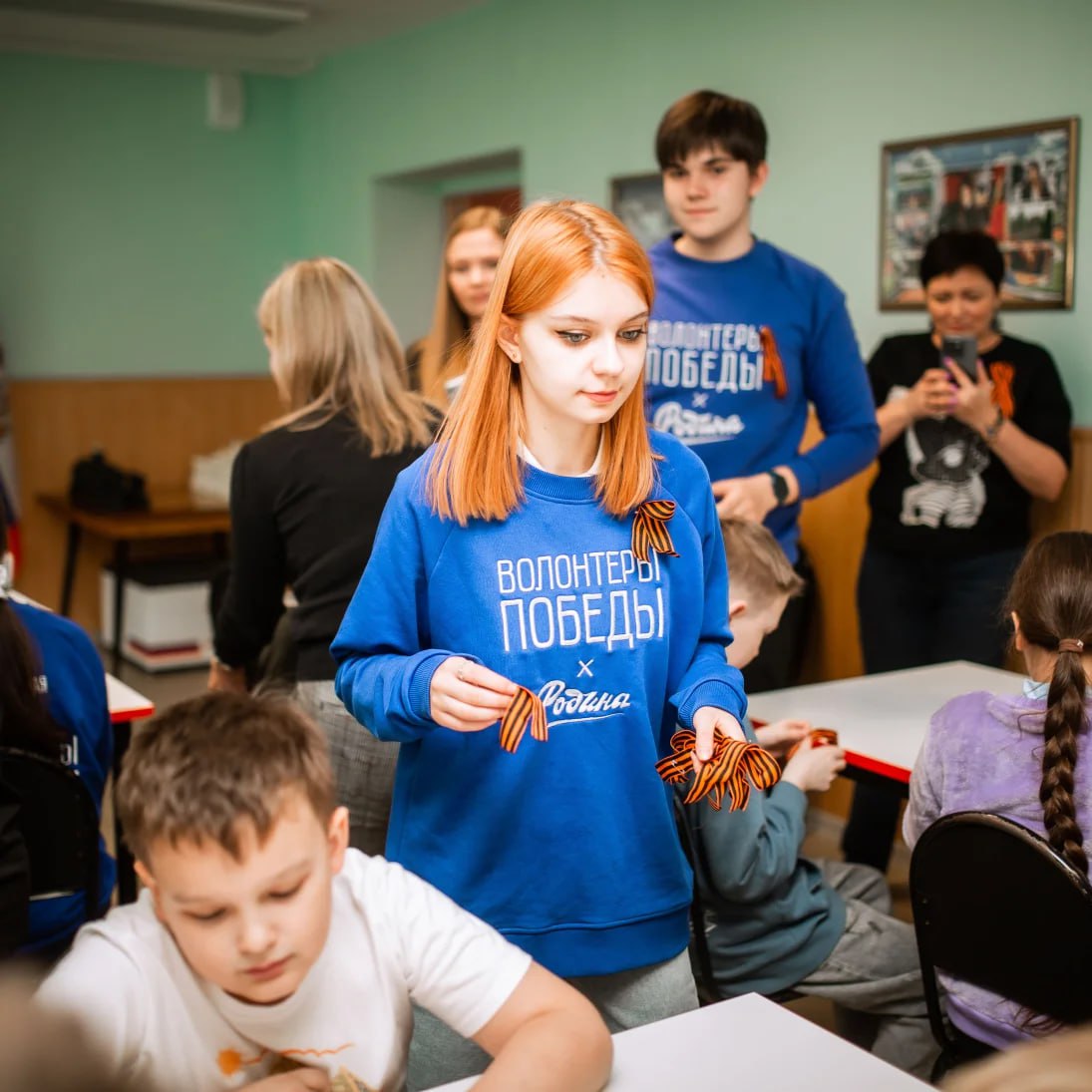 Более 8 тысяч нижегородских школьников и студентов приняли участие во Всероссийской интеллектуальной игре к 80-летию Победы Игра состояла из трех блоков: в первом предстояло ответить на общие исторические вопросы о событиях 1941–1945 годов, второй блок предполагал проверку знаний о ключевых битвах и сражениях Великой Отечественной войны. Также ребята узнали интересные факты из биографии знаменитых полководцев той эпохи: Климента Ворошилова, Родиона Малиновского, Георгия Жукова, Семёна Буденного. Нижегородская Стрелка Z Подпишись