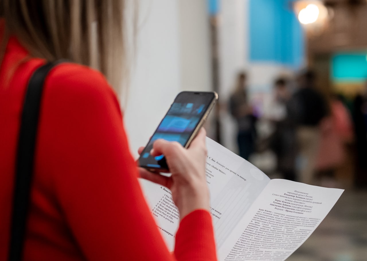 Южноуральцы смогут сообщать о рекламе наркограффити и сайтах через чат бот   gubernia74 ru articles society 1137912 Для борьбы с незаконным оборотом наркотиков в Челябинской области запустили чат бот с помощью которого жители региона смогут сообщать полиции о граффити с рекламой наркотиков и подозрительных сайтах Также бот поможет узнать больше полезной информации о вреде наркотиков и даже записаться на прием к врачу наркологу   t me chgub