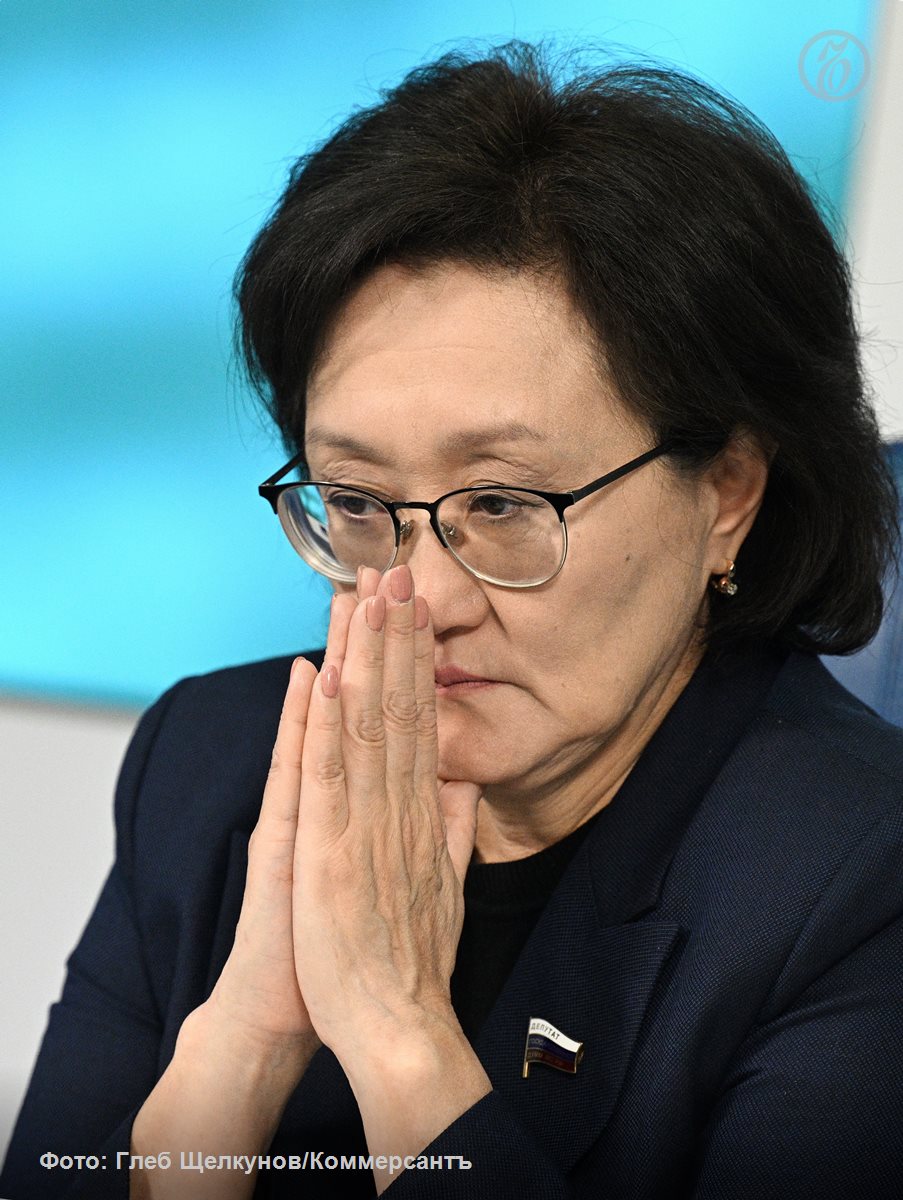 В Госдуме обнаружились платные мероприятия заместитель руководителя думской фракции Новые люди Сардана Авксентьева сообщила 15 декабря о случаях продажи права на участие в круглых столах По словам депутата речь идет об ассоциации World Entrepreneurs Alliance WEA которая 28 ноября проводила в Думе круглый стол по предпринимательству В декабре она планирует аналогичное мероприятие по здравоохранению а в январе по психологии Сардана Авксентьева пояснила Ъ что о продаже права на участие в этих круглых столах она узнала в одном из рабочих чатов В сообщении приводился прейскурант вступление в ассоциацию с правом на спикерство 70 тыс руб без права спикерства 50 тыс руб участие вокруг стола 35 тыс руб Депутат планирует разобраться в этой безнравственной ситуации вместе с думской комиссией по регламенту Организаторы упомянутого круглого стола заверили Ъ что провели его в рамках предусмотренного законом взаимодействия Госдумы с гражданами и общественными объединениями Подписывайтесь на Ъ Оставляйте бусты