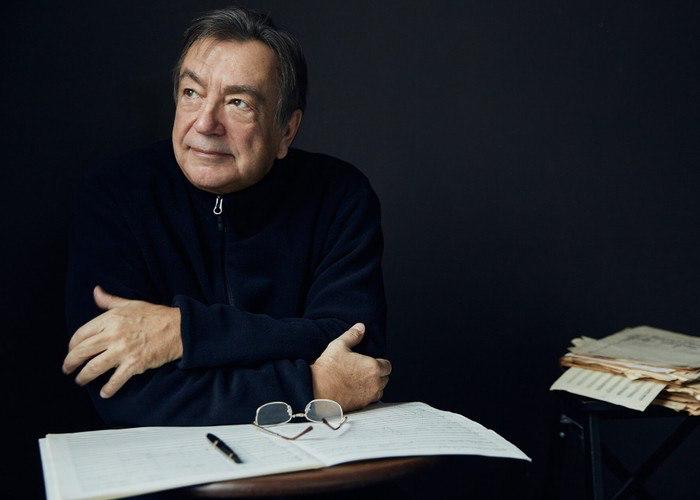 Специальный выпуск программы В пределах классики приурочен к юбилею Александра Чайковского В свой день рождения один из самых востребованных композиторов современности расскажет о своих новых произведениях которые прозвучат на Зимнем фестивале искусств в Сочи под руководством Юрия Башмета В беседе с Мариной Сёминой Александр Владимирович вспомнит о первой встрече с Юрием Абрамовичем их многолетней дружбе и значении конкурса молодых композиторов который проходит на Фестивале в Сочи Насыщенный разговор о музыке памяти и вдохновении в эфире радио Орфей в 11 30 и в 21 30 мск