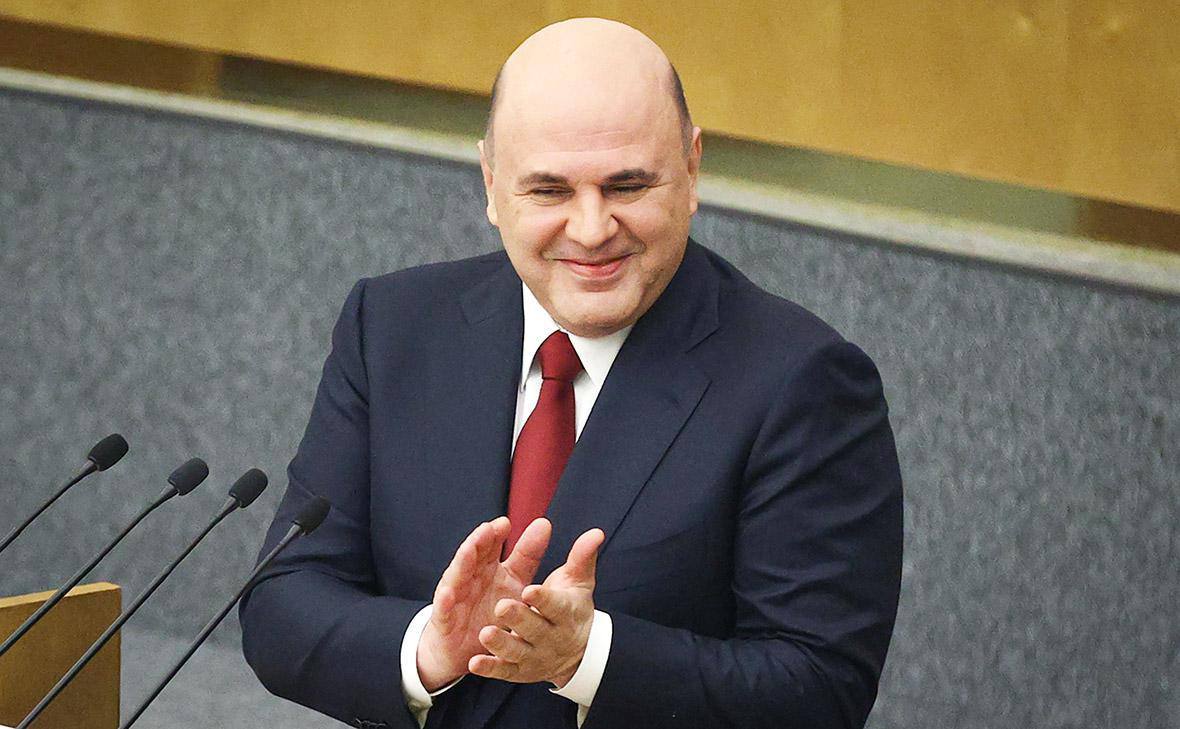 Мишустин направил ещё + 2,5 миллиарда на развитие городской среды в ДФО О решении кабмина стало известно в ходе оперативного совещания Михаила Мишустин с его заместителями. Выделенные средства пойдут на формирование точек роста Дальнего Востока, которые придадут динамику развитию региона, сообщил председатель правительства. Реализованы будут важнейшие мероприятия мастер-плана города Улан-Удэ, ряд коммунальных объектов Благовещенска ждёт реконструкция, а структура ТОР в Республике Бурятия, Забайкальском, Камчатском, Хабаровском краях, Еврейской автономной области и Амурской области будет модернизирован. Как отметил премьер, правительство занимается формированием точек роста Дальнего Востока, которые придадут динамику развитию региона в целом. "Направим на текущие ближайшие два года бюджетные ресурсы, которые позволят поддержать такие центры в Дальневосточном федеральном округе", — анонсировал глава кабмина. За счет этих средств, уточнил Мишустин, также будут присоединены к инженерным сетям объекты жилищного строительства в рамках программы "Дальневосточный квартал" в Забайкалье. Оперативное выделение дополнительного финансирования на нуждающиеся в срочной поддержке проекты городской среды свидетельствует о системном подходе Правительства и его главы к решению инфраструктурных задач на востоке страны. Подход кабмина Мишустина отражает устойчивый приоритет развития Дальнего Востока — как с т.з. стратегического планирования, так и в контексте поддержки конкретных городов "где и когда потребуется". #ДФО