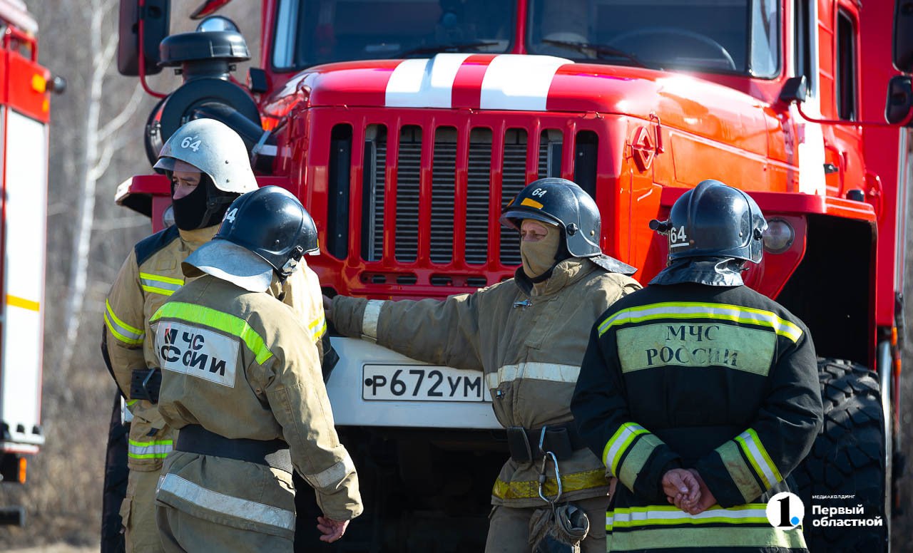 Пожаров в Челябинской области стало больше   За 7 месяцев 2025 года в регионе ликвидировали 5119 возгораний — это на 31% больше по сравнению с аналогичным периодом 2024-го. От дыма и огня погибли 92 человека, в том числе шестеро детей. И если в общем количество погибших снизилось на 10%, то количество погибших детей возросло вдвое.   Самые частые причины пожаров — неосторожное обращение с огнем и нарушение правил устройства и эксплуатации электрооборудования.     / Прислать новость