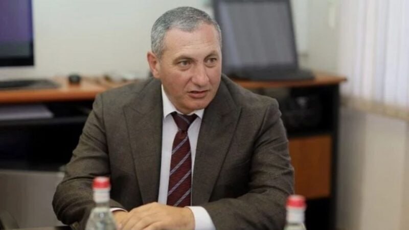 Губернатор Лорийской области Арам Казарян подает в отставку «Я подаю в отставку с поста губернатора Лорийской области и прекращаю свою политическую и партийную деятельность. Это решение обусловлено переходом на другую работу, о которой компетентные органы выступят в надлежащем порядке и в установленные сроки» - сообщил Арам Казарян. • Дзен • Сайт • TikTok • Facebook • Instagram • YouTube • X/twitter