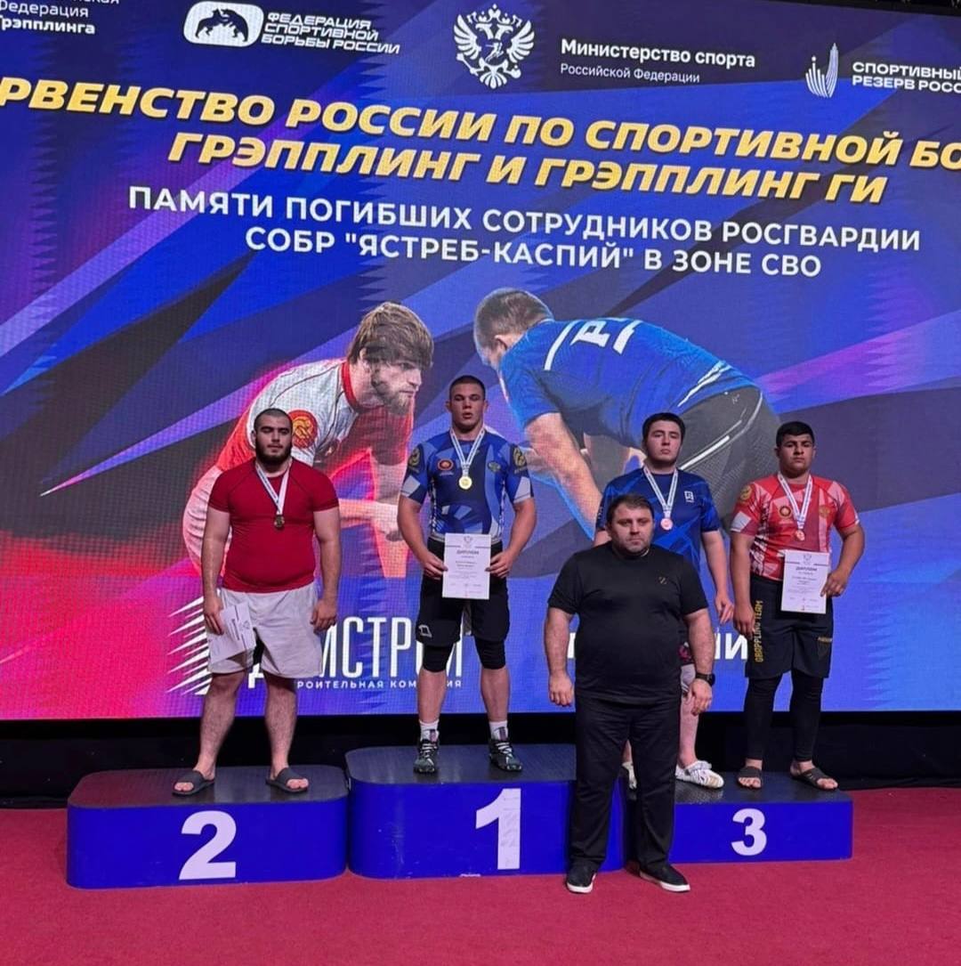 Спортсмен из Домодедово занял 1 место на первенстве России по спортивной борьбе! В Каспийске Республика Дагестан проходило Первенство России по спортивной борьбе в дисциплине грэпплинг среди юношей и девушек, а также юниоров и юниорок. Участие в соревнованиях приняли более тысячи спортсменов из 59 регионов России. Домодедово представляли воспитанники тренера Абакара Османова. Никита Бабаев занял 1 место на первенстве России! Поздравляем спортсмена и желаем не останавливаться на достигнутом! Администрация Домодедово Подписаться