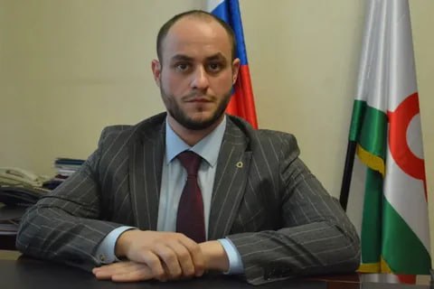 Экс-главу минздрава Ингушетии арестовали по делу о хищениях 53,3 млн рублей   Верховный суд республики отправил в СИЗО бывшего министра 36-летнего Магомедбашира Балаева - ныне главврача регионального онкодиспансера.  Следствие считает, что Балаев вместе с подельниками Зязиковым и Качановым виновен в хищении 53,3 млн рублей из бюджета. Эти деньги в 2022-2023 годах выделяли на закупку медицинского оборудования.  Правоохранители продолжают расследование уголовного дела о мошенничестве в особо крупном размере, сообщили в Верховном суде Ингушетии.   «ВКонтакте» и в «Одноклассниках», чтобы быть в курсе самых интересных новостей Кавказа.   -канал АиФ – Северный Кавказ