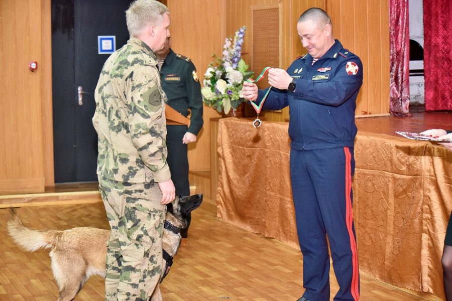 В 2025 году более 4 5 тысяч правоохранителей обеспечивали безопасность на массовых мероприятиях в регионе Об этом стало известно в ходе подведения итогов служебно боевой деятельности Управления Росгвардии по Орловской области   www infoorel ru news v 2025 godu bolee 45 tysyach pravoohraniteley obespechivali bezopasnost na massovyh meropriyatiyah v regione html