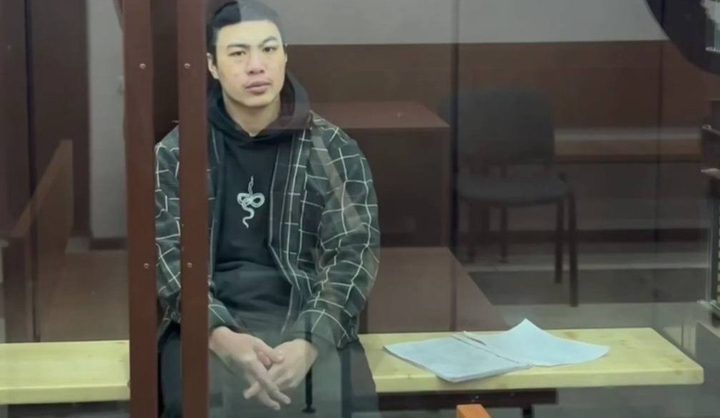 Наемник Украины с двойным гражданством осужден в ЛНР Наемник ВСУ с гражданском Чехии и Вьетнама осужден Верховным судом Луганской Народной Республики Об этом сообщает пресс служба Генпрокуратуры РФ Суд установил что в мае 2025 года подсудимый прибыл на территорию Украины где был обеспечен огнестрельным оружием боеприпасами и обмундированием сказано в сообщении В ведомстве подчеркнули что фигурант прошел подготовку и начал участвовать в боях против ВС РФ в Донецкой Народной Республике За содействие Украине он получал от 20 тысяч до 250 тысяч гривен в месяц Южная служба новостей