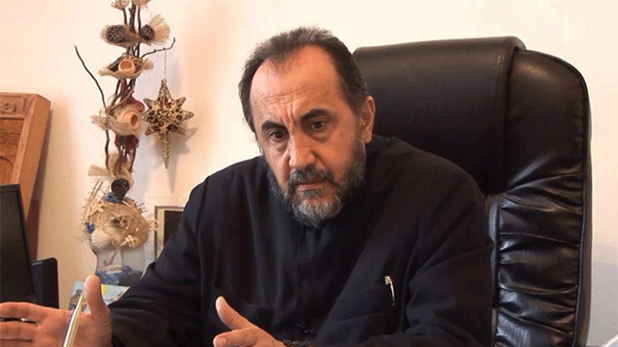 Защитник архиепископа Микаела Ерем Саргсян в ходе судебного заседания ходатайствовал о признании невиновности Аджапагяна и вынесении оправдательного вердикта Следующее судебное заседание состоится 2 сентября