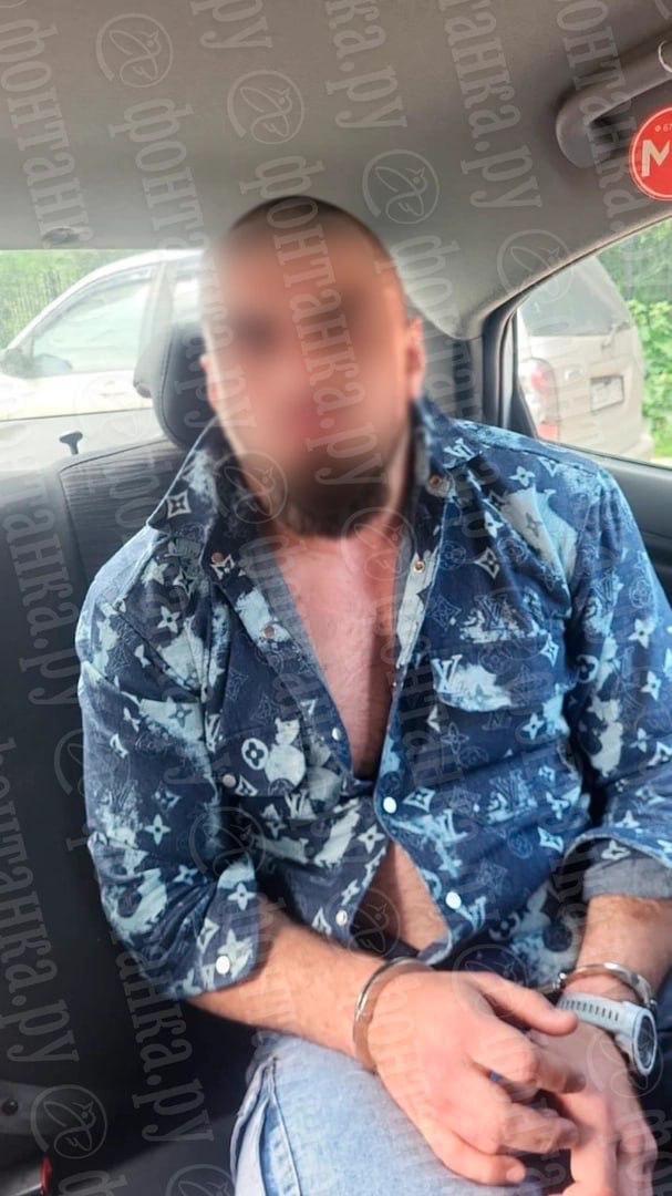 В отношении бойца ММА Ислама Вагабова, драка в Кудрово с которым попала на видео, возбуждено уголовное дело о хулиганстве, подтвердили в прокуратуре Ленобласти. Полиция квалифицировала произошедшее как хулиганство с применением насилия — это дело признано законным. Туда же присоединили другое дело о хулиганстве, возбужденное еще в апреле Следственным отделом УМВД по Невскому району Петербурга. По версии следствия, 33-летний уроженец Махачкалы мог стрелять по автобусу из белого Changan. Ранее по линии СК было инициировано дело о хулиганстве, связанным с сопротивлением лицу, пресекающему нарушение общественного порядка, но прокуратура признала его незаконным.