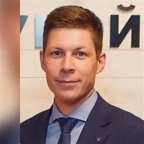 В Ярославле задержан генеральный директор АО «Ярдормост» Дмитрий Драный. Его обвиняют в получении взятки по ч. 6 ст. 290 УК РФ.   Драный возглавил предприятие в апреле 2023 года, ранее работал в Кирове и Кировской области.  Исполняющим обязанности директора назначен вологжанин Артем Малышкин.   Последние полгода он руководил Единой службой заказчика Ярославской области, до этого трудился в администрации Вологды и в департаменте дорожного строительства области.