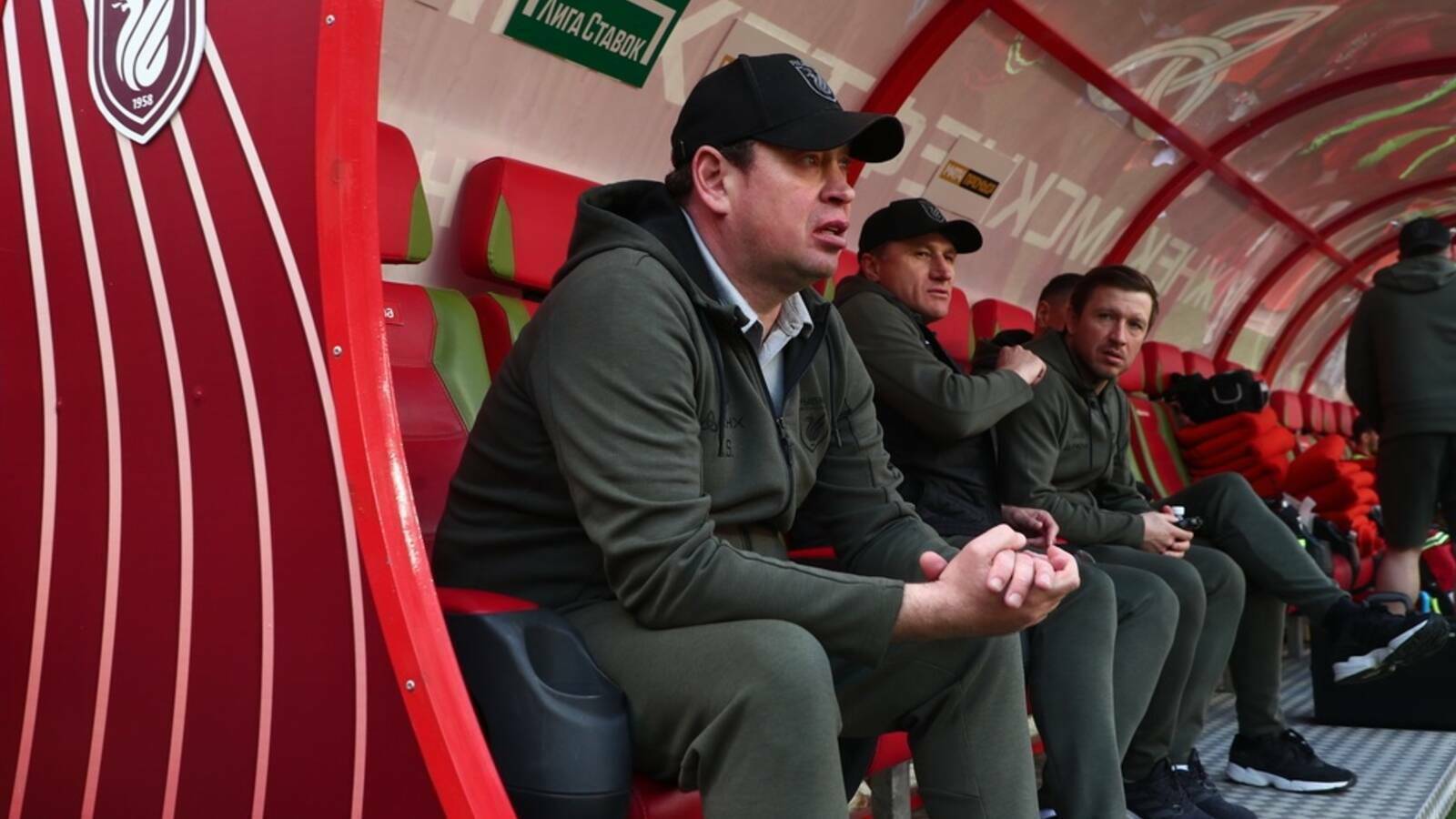 Шанхай Слуцкого оштрафовали на 10 очков Вследствие антикоррупционных исследований китайскую футбольную команду Шанхай Шэньхуа Леонида Слуцкого оштрафовали на десять очков и 1 миллион юаней Об этом стало известно из новостной повести издания Global Times Источник сообщает что точно такую же участь постигла другую команду Тяньцзинь Цзиньмэнь Тайгер Кроме того с других команд китайского чемпионата было снято от 3 до 7 очков Читать полностью