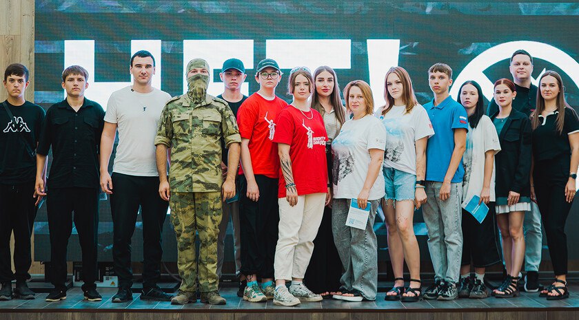 Молодёжь Мелитополя – против экстремизма!    В Мелитополе прошла профилактическая встреча, посвящённая противодействию экстремизму среди молодёжи. Инициатором мероприятия выступил сотрудник Росгвардии при поддержке Министерства молодёжной политики Запорожской области.    В формате живого диалога участники не только слушали лекцию, но и активно задавали вопросы, обсуждали риски вовлечения в деструктивные движения и учились критически воспринимать информацию.    Представитель Молодёжного ресурсного центра Ксения Новикова подробно рассказала о современных угрозах и раздала участникам памятки с полезной информацией.    Такие встречи помогают формировать осознанную и ответственную позицию у подрастающего поколения!  Новый Мелитополь подпишись
