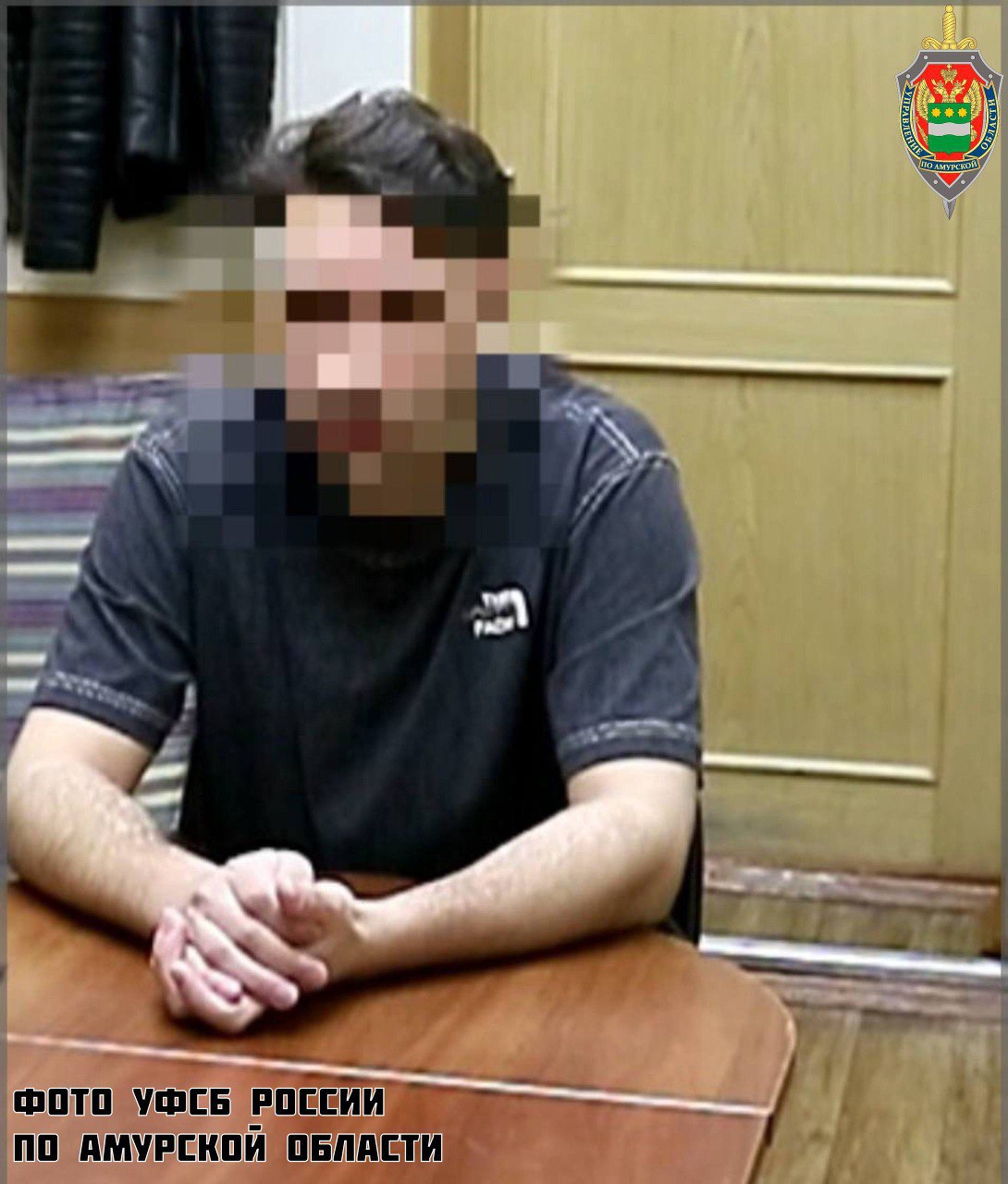 В Благовещенске осудили программиста, который получил несанкционированный доступ к сайтам Благовещенский программист осужден за киберпреступление. Благовещенский горсуд признал его виновным в использовании компьютерной программы, которая предназначена для несанкционированного копирования информации. Установлено, что в апреле 2022 года ранее несудимый гражданин скачал и использовал программу для поиска уязвимостей в базах данных. С ее помощью он получил доступ к логинам и паролям пользователей двух сайтов: информационного портала и корпоративного ресурса. Преступление было раскрыто сотрудниками УФСБ по Амурской области. Зимой 2024 года у благовещенца изъяли компьютерную технику, на которой обнаружили следы использования вредоносного ПО и скопированные данные. Суд учел то, что программист признал вину, раскаялся, сотрудничал со следствием, совершил преступление впервые. Благовещенцу ограничили на год свободу и запретили покидать город. Использованные для преступления мониторы и системные блоки конфискованы. Жесткие диски с доказательствами должны быть уничтожены. Реклама
