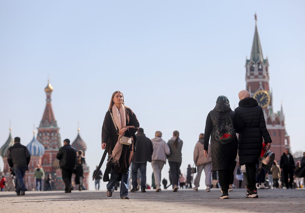 Синоптик Позднякова сообщила москвичам о похолодании до +1°C в День Победы Жителей Москвы предупреждают о значительном понижении температуры вечером и ночью 9 мая. Об этом сообщает портал АГН «Москва» со ссылкой на данные Татьяны Поздняковой, ведущего эксперта агентства «Метеоновости». Пресс-служба уведомляет, что в День Победы температура воздуха может опуститься до 1–3 градусов выше нуля. По словам синоптика, в Московском регионе ожидаются холодные вечер и ночь. Продолжающееся…
