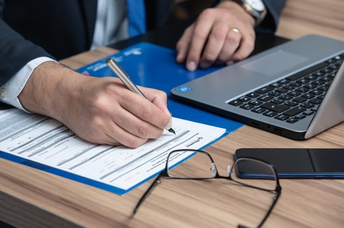 В Беларуси изменились правила соцстрахования Новации ожидаются в системе государственного социального страхования и пенсионного обеспечения Соответствующее постановление подписал премьер министр Александр Турчин   Утвержден порядок постановки на учет и снятия с учета для отдельных категорий плательщиков обязательных страховых взносов в ФСЗН из числа работодателей Также изменен порядок расчета пособий по временной нетрудоспособности для лиц самостоятельно уплачивающих обязательные страховые взносы Подробнее Поддержать канал бустами Inst TikTok ВК OK FB